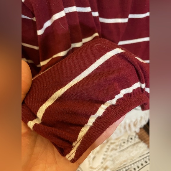 Hollister cropped quarter sleeve top size large - Picture 3 of 4